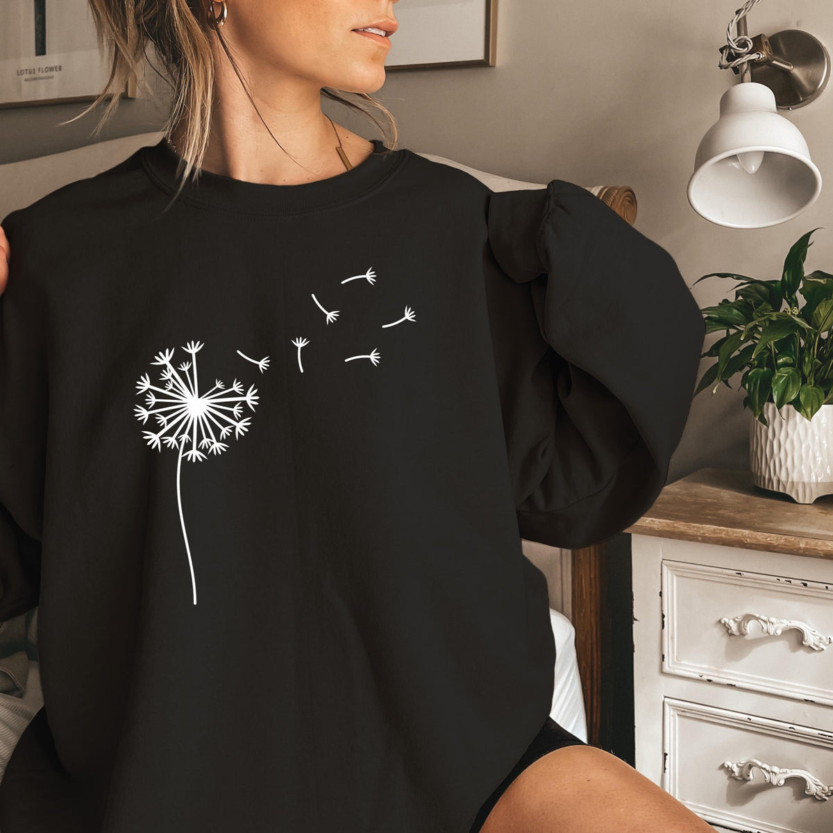 Dandelion Crewneck, Dandelion Seeds Sweater, Dandelion Graphic Jumper, Women's T-Shirt, Graphic Dandelion, Nature Tee, Make A Wish T-Shirt