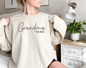 Grandma Est Sweatshirt, Grandma Sweatshirt, Nanny Gift, Nanna Gift, Personalised Gran Gift, Grandma Life Jumper, New Nan Gift, Oversized