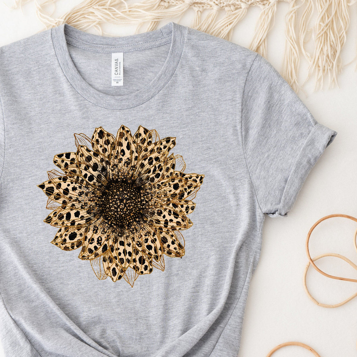 Daisy T-Shirt, Flower T-Shirt, Sunflower T-Shirt, Boho T-Shirt, Floral T-Shirt Gift, Birth Month Flower, Gift For Sister, Gift For Mother